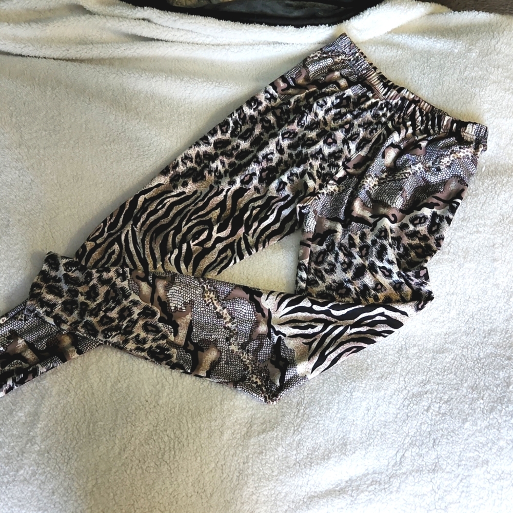Plus Size Animal Print Leggings